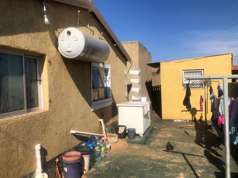 1 Bedroom Property for Sale in Bram Fischerville Gauteng