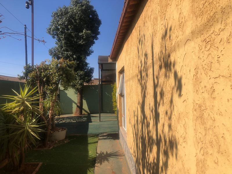 1 Bedroom Property for Sale in Bram Fischerville Gauteng