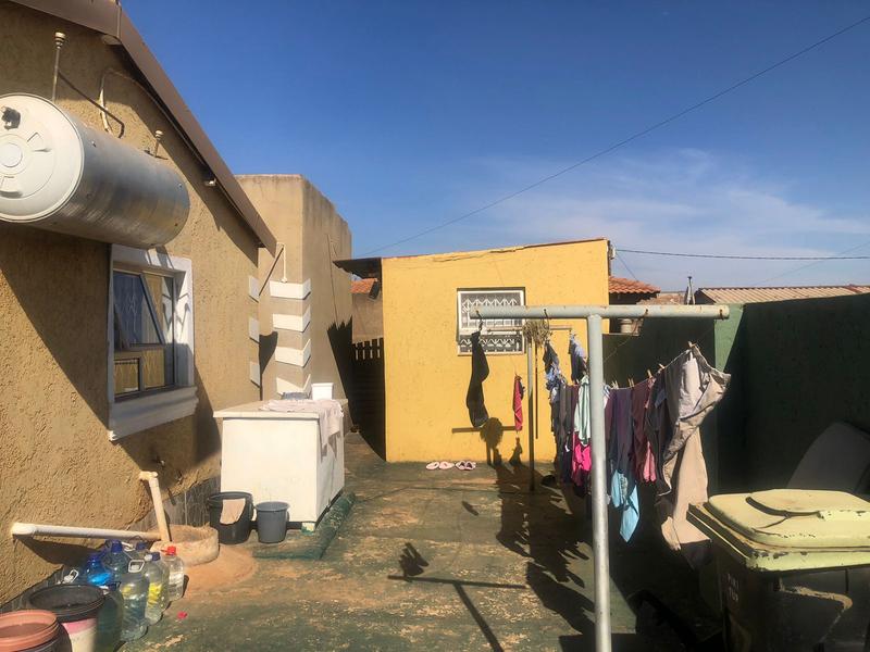1 Bedroom Property for Sale in Bram Fischerville Gauteng
