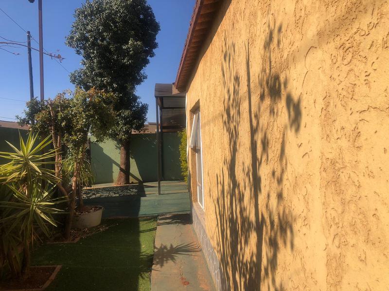 1 Bedroom Property for Sale in Bram Fischerville Gauteng