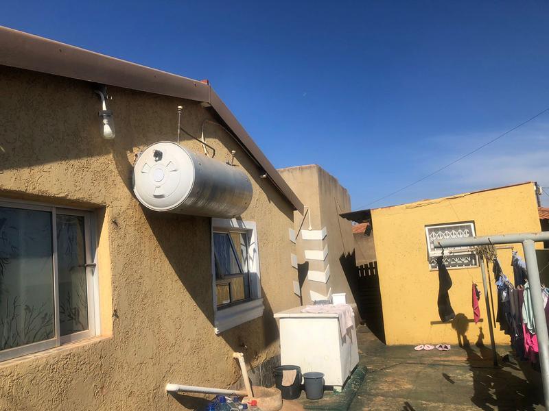 1 Bedroom Property for Sale in Bram Fischerville Gauteng