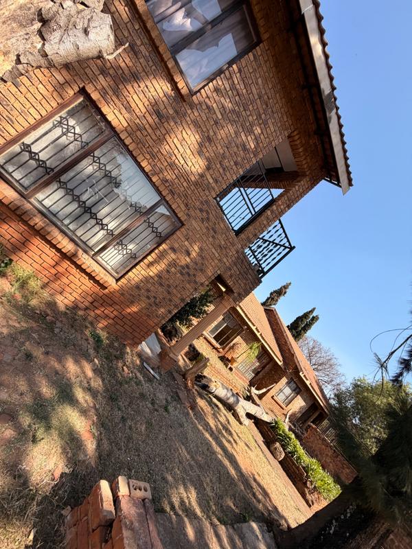 6 Bedroom Property for Sale in Heuweloord Gauteng
