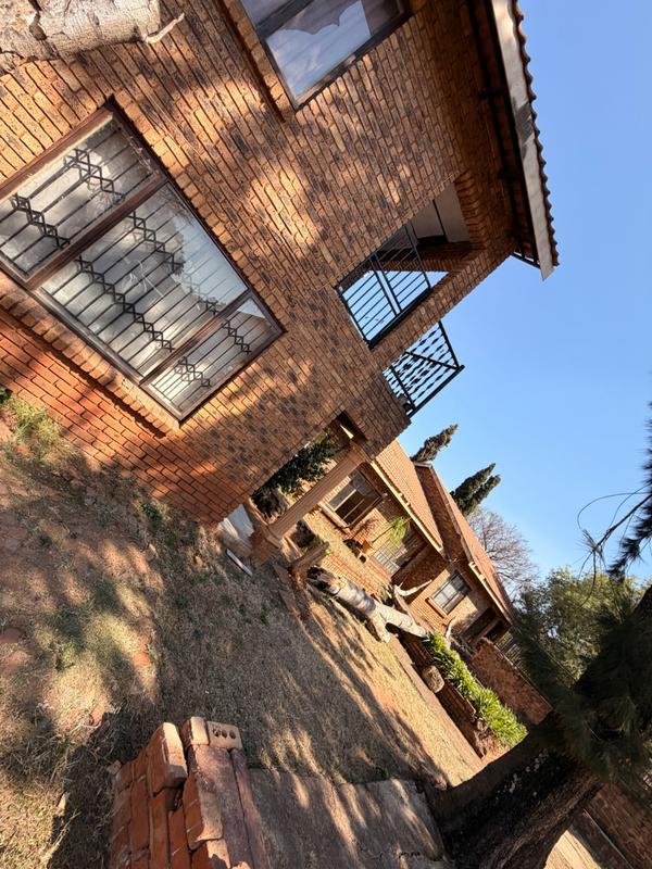 6 Bedroom Property for Sale in Heuweloord Gauteng
