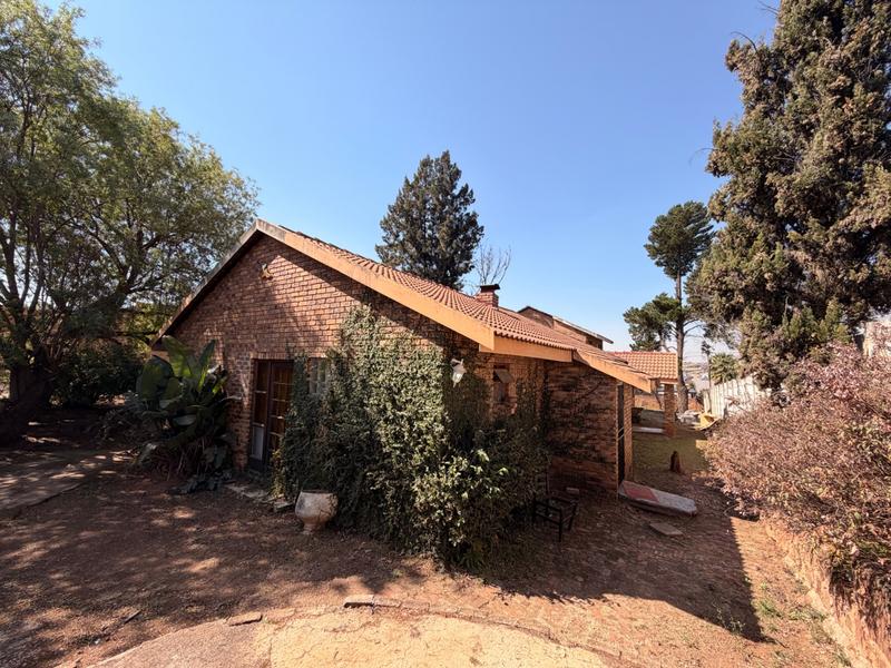 6 Bedroom Property for Sale in Heuweloord Gauteng