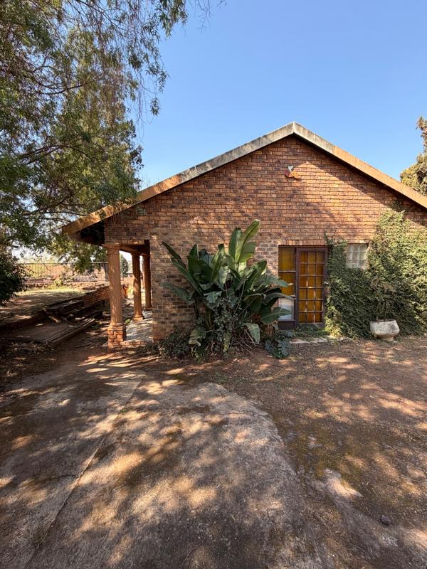 6 Bedroom Property for Sale in Heuweloord Gauteng