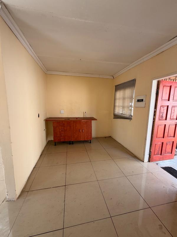 6 Bedroom Property for Sale in Heuweloord Gauteng