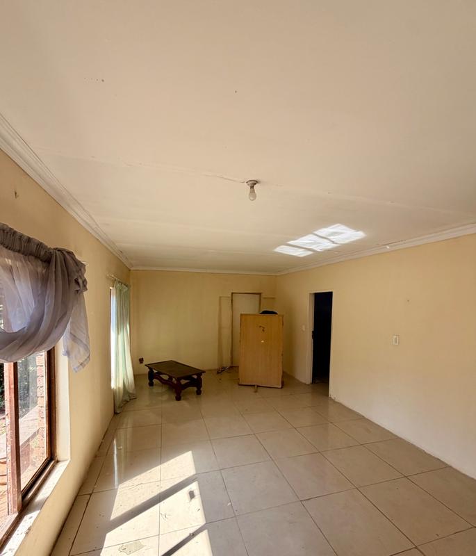 6 Bedroom Property for Sale in Heuweloord Gauteng