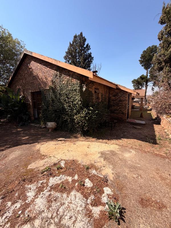 6 Bedroom Property for Sale in Heuweloord Gauteng