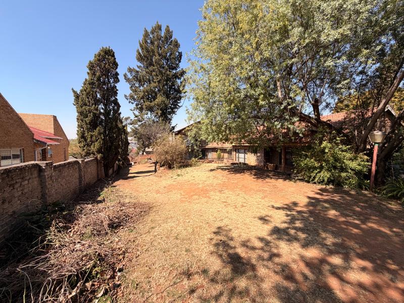 6 Bedroom Property for Sale in Heuweloord Gauteng