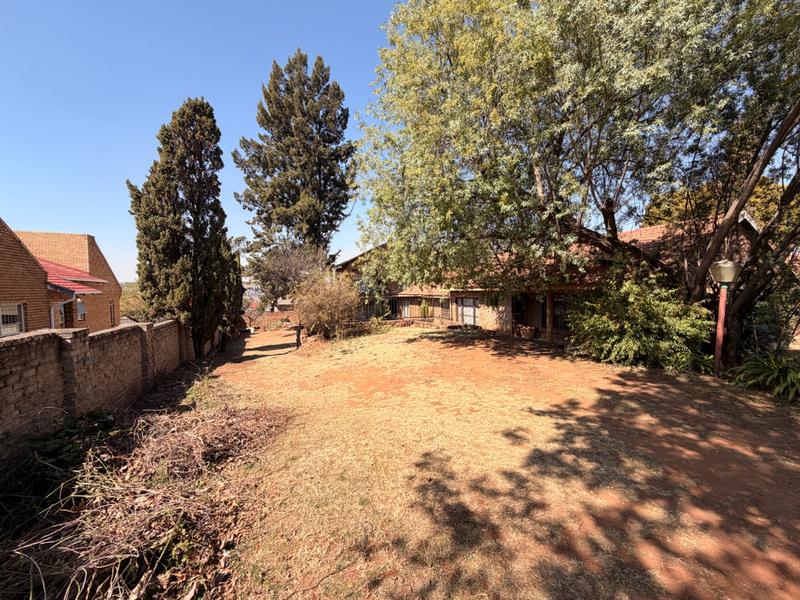 6 Bedroom Property for Sale in Heuweloord Gauteng
