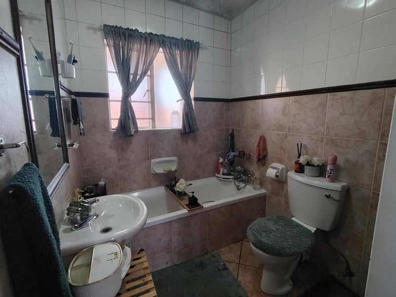 To Let 2 Bedroom Property for Rent in Die Hoewes Gauteng