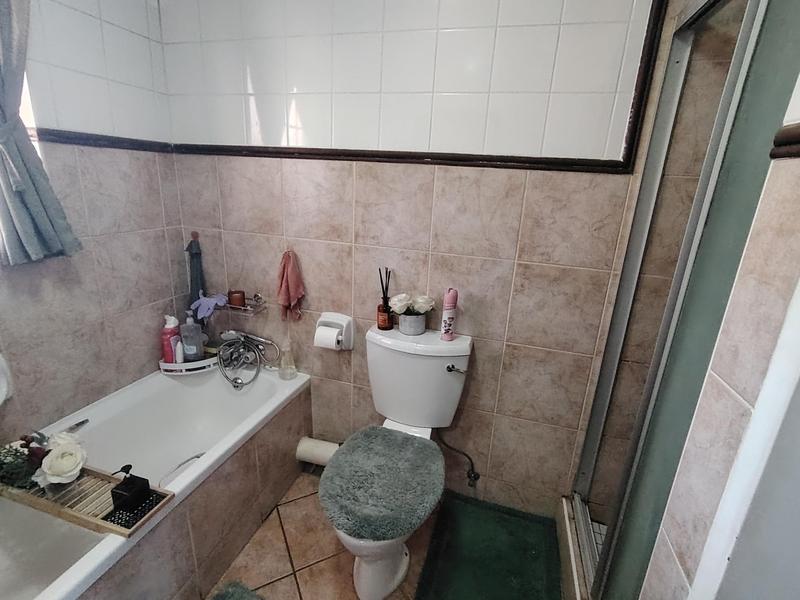 To Let 2 Bedroom Property for Rent in Die Hoewes Gauteng