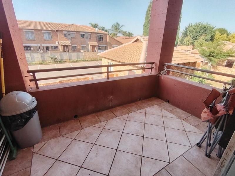 To Let 2 Bedroom Property for Rent in Die Hoewes Gauteng
