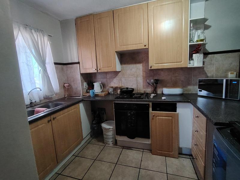 To Let 2 Bedroom Property for Rent in Die Hoewes Gauteng
