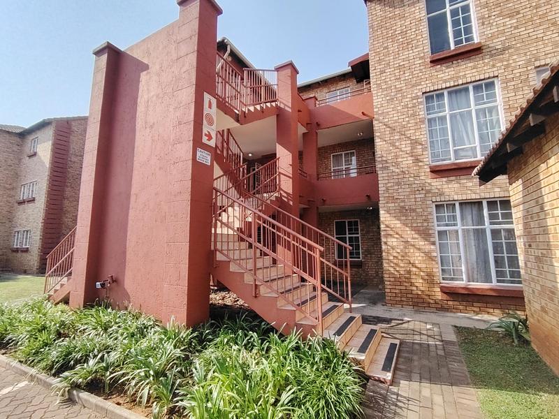To Let 2 Bedroom Property for Rent in Die Hoewes Gauteng