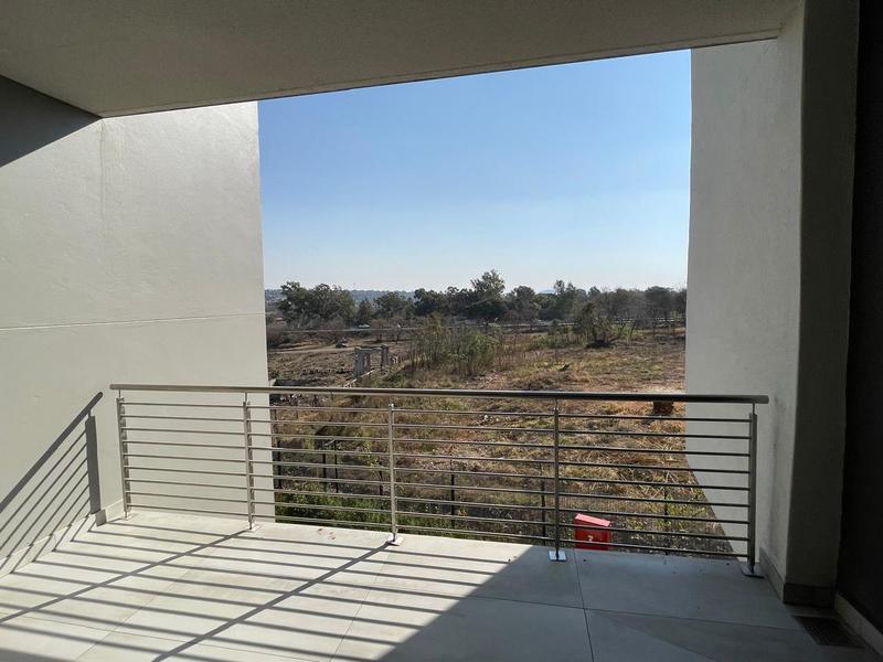 To Let Commercial Property for Rent in Die Hoewes Gauteng