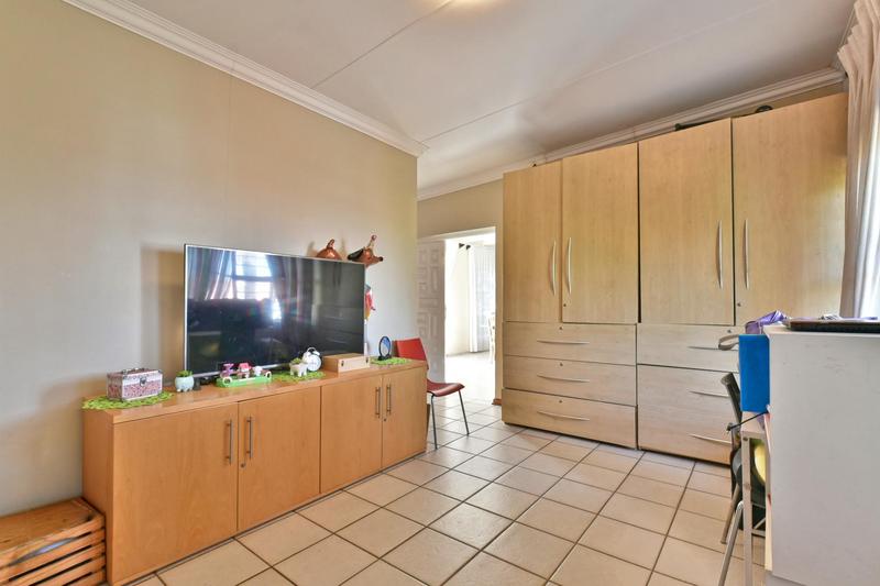 3 Bedroom Property for Sale in Glenvista Gauteng