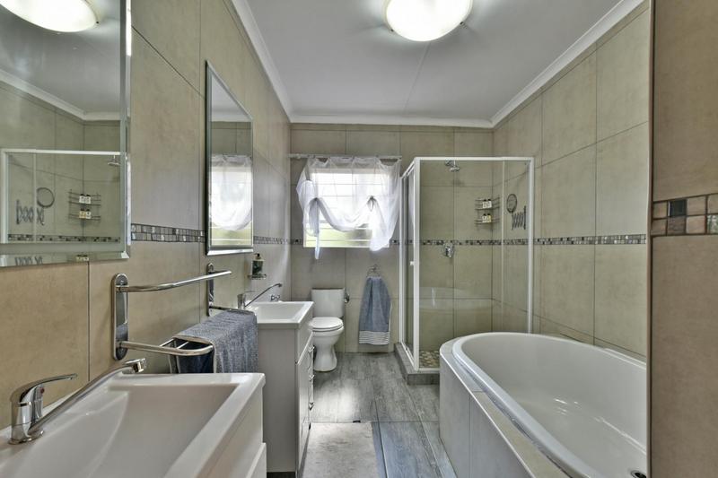 3 Bedroom Property for Sale in Glenvista Gauteng