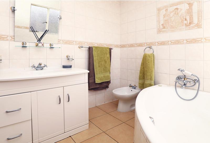 3 Bedroom Property for Sale in Honeyhills Gauteng