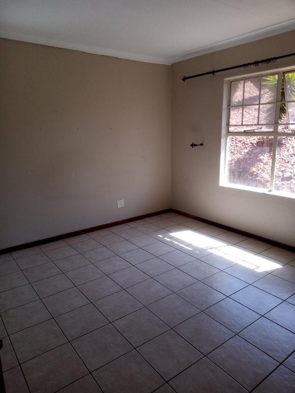 To Let 2 Bedroom Property for Rent in Helderkruin Gauteng