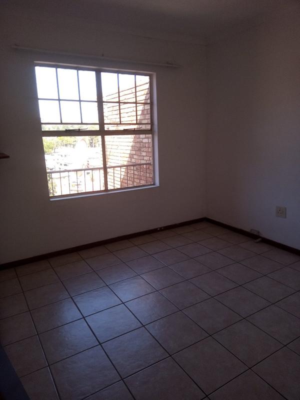 To Let 2 Bedroom Property for Rent in Helderkruin Gauteng