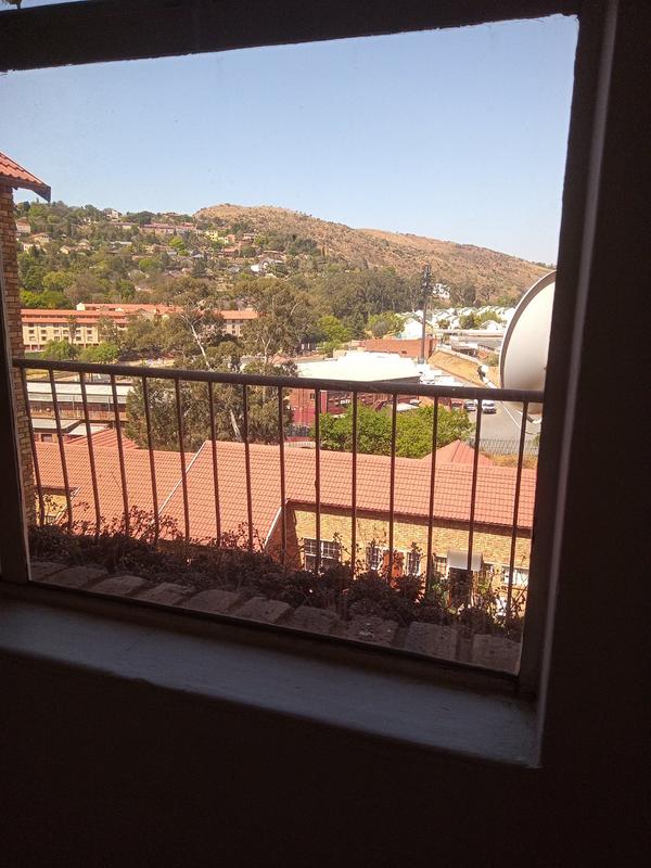 To Let 2 Bedroom Property for Rent in Helderkruin Gauteng