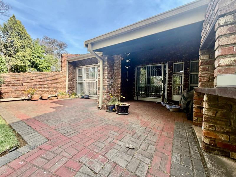 2 Bedroom Property for Sale in Flora Gardens Gauteng