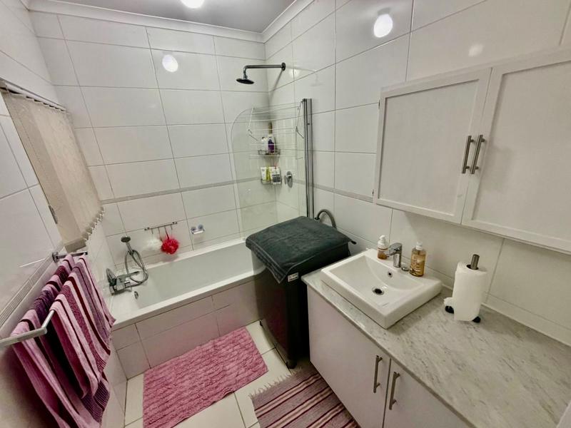 2 Bedroom Property for Sale in Flora Gardens Gauteng