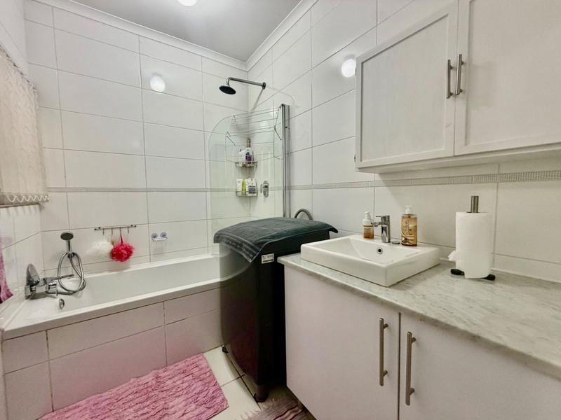 2 Bedroom Property for Sale in Flora Gardens Gauteng