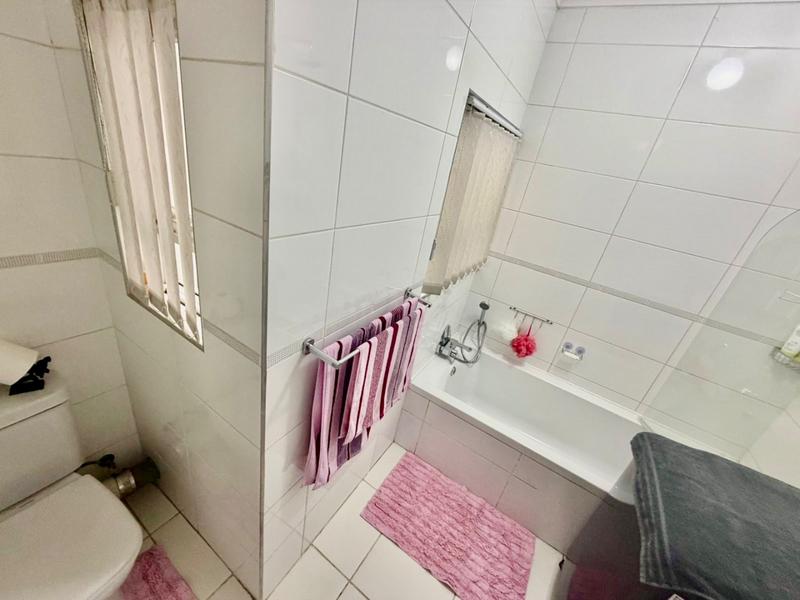 2 Bedroom Property for Sale in Flora Gardens Gauteng