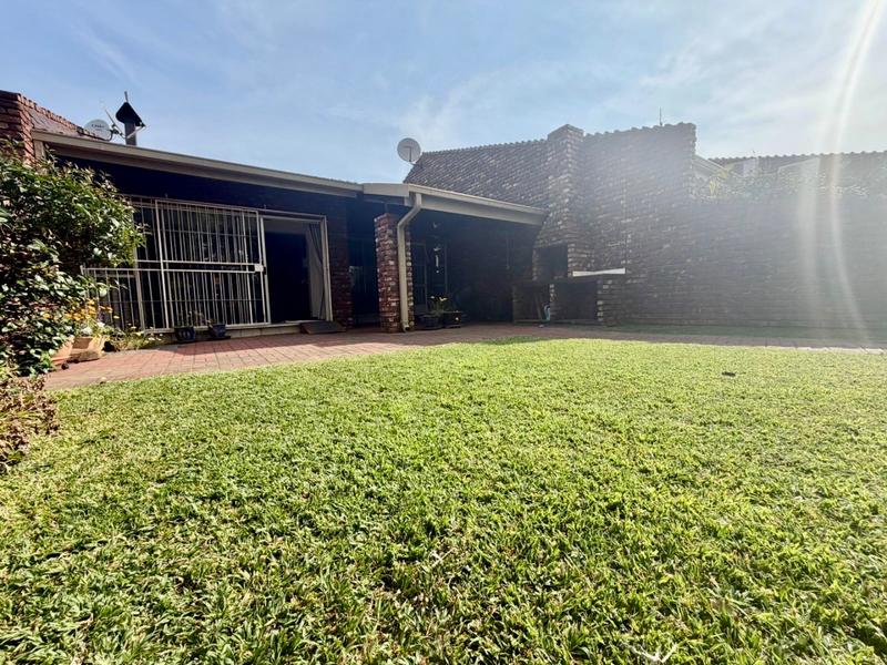 2 Bedroom Property for Sale in Flora Gardens Gauteng