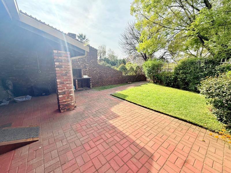 2 Bedroom Property for Sale in Flora Gardens Gauteng