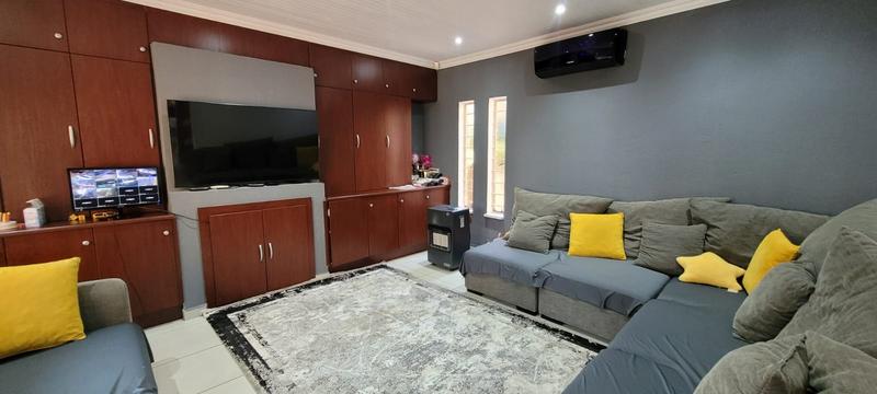 4 Bedroom Property for Sale in Bassonia Gauteng