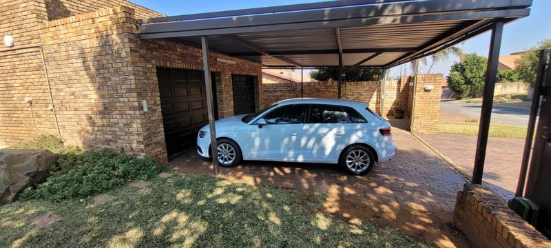 4 Bedroom Property for Sale in Bassonia Gauteng