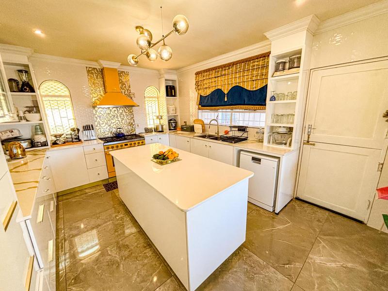 7 Bedroom Property for Sale in Glenvista Gauteng