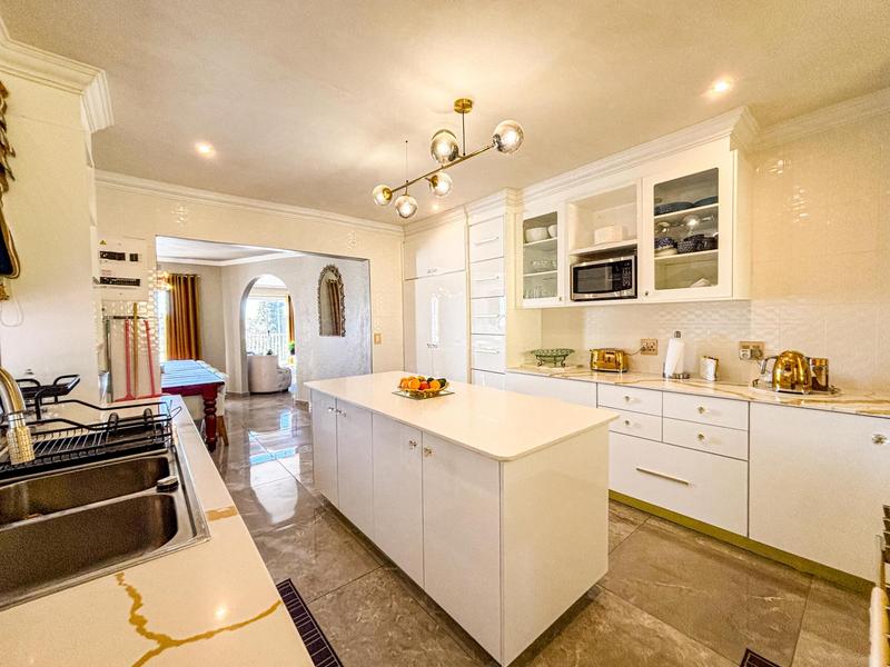 7 Bedroom Property for Sale in Glenvista Gauteng