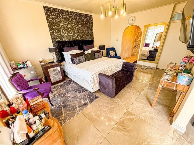 7 Bedroom Property for Sale in Glenvista Gauteng
