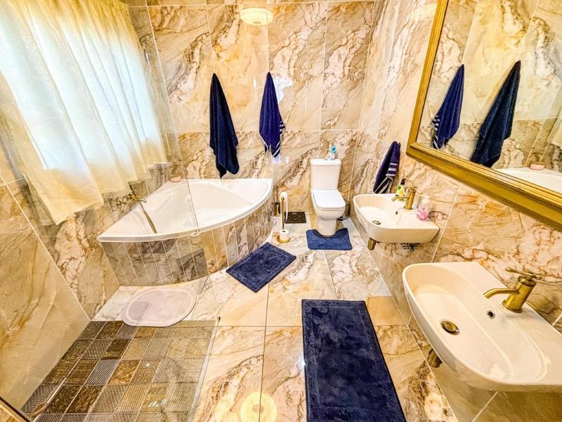 7 Bedroom Property for Sale in Glenvista Gauteng