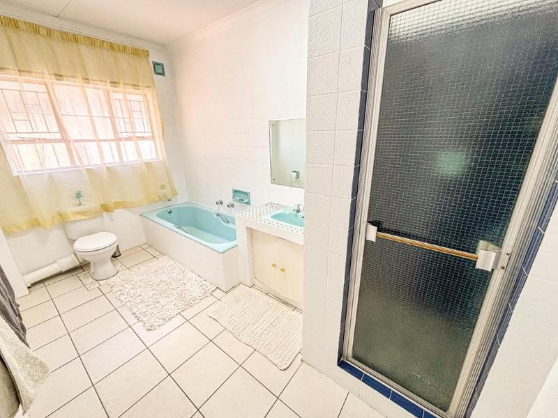 7 Bedroom Property for Sale in Glenvista Gauteng
