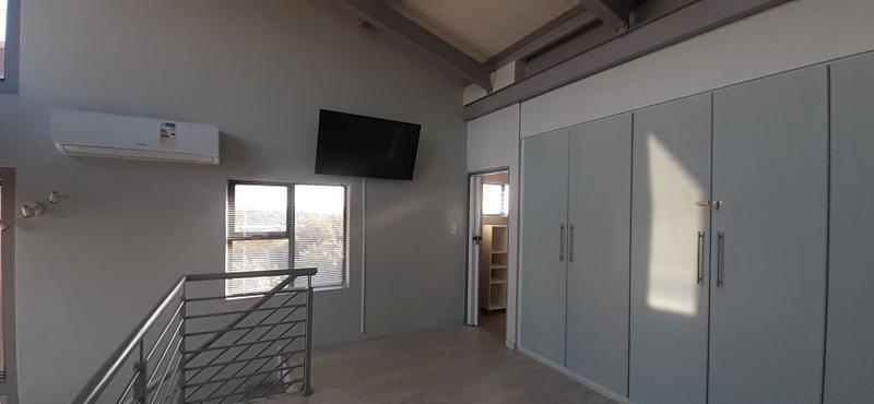 1 Bedroom Property for Sale in Rooihuiskraal North Gauteng
