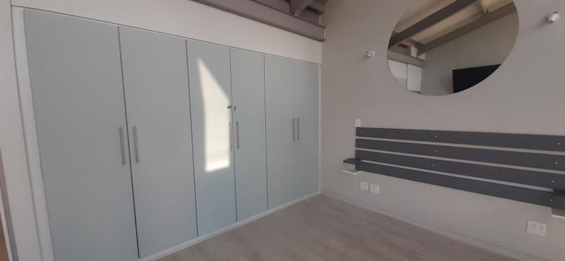 1 Bedroom Property for Sale in Rooihuiskraal North Gauteng