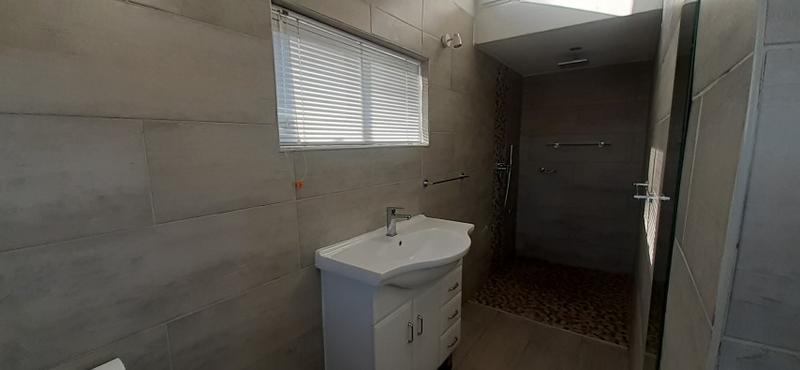 1 Bedroom Property for Sale in Rooihuiskraal North Gauteng