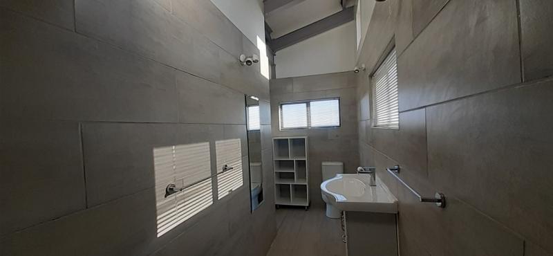 1 Bedroom Property for Sale in Rooihuiskraal North Gauteng