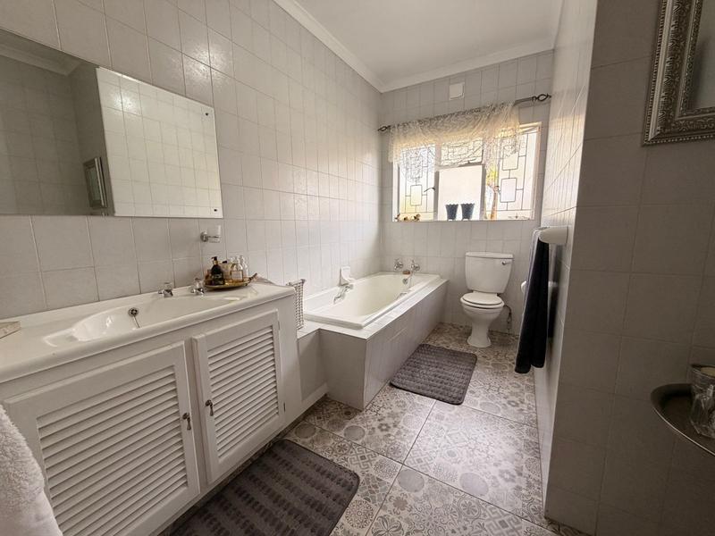 4 Bedroom Property for Sale in Three Rivers East Gauteng