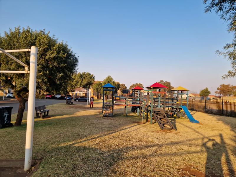 2 Bedroom Property for Sale in Protea Glen Gauteng