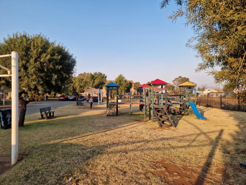 2 Bedroom Property for Sale in Protea Glen Gauteng