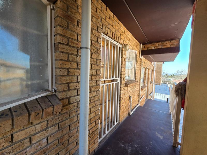 To Let 2 Bedroom Property for Rent in Kenmare Gauteng