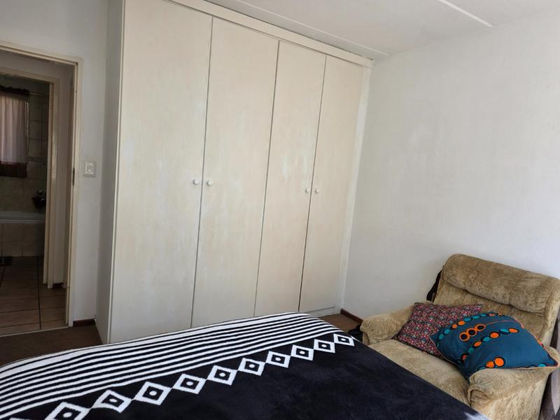 To Let 2 Bedroom Property for Rent in Kenmare Gauteng