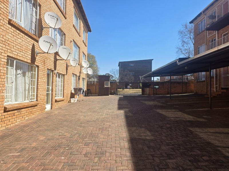 To Let 2 Bedroom Property for Rent in Kenmare Gauteng