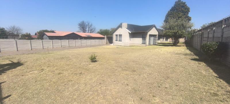 4 Bedroom Property for Sale in Witpoortjie Gauteng